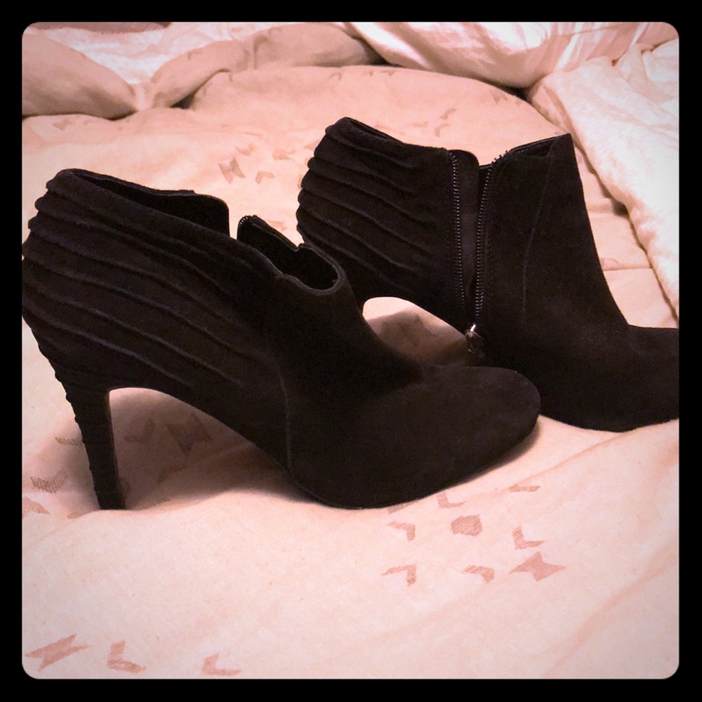 Ankle boots, zip up side